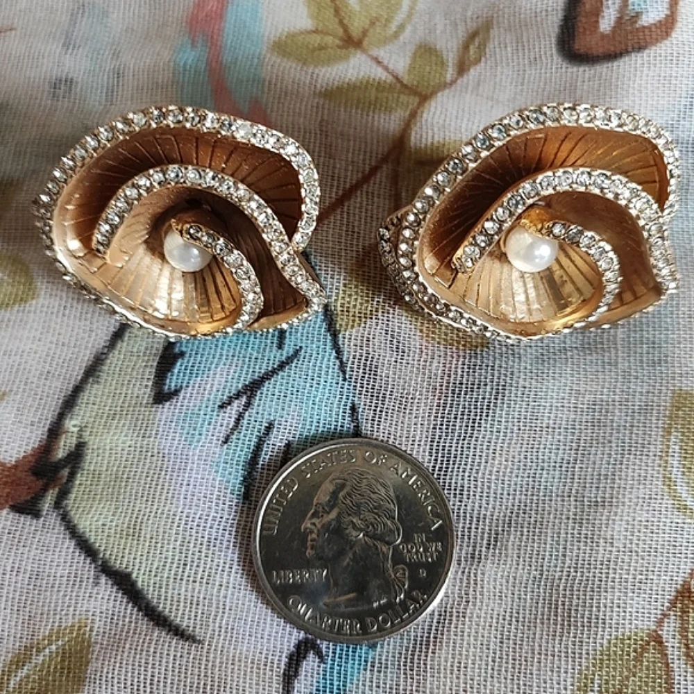 Unsigned Designer Brushed Matte Gold Tone Flower Faux Pearl Clip Earrings Ciner?